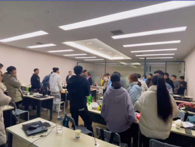 过公交车游戏